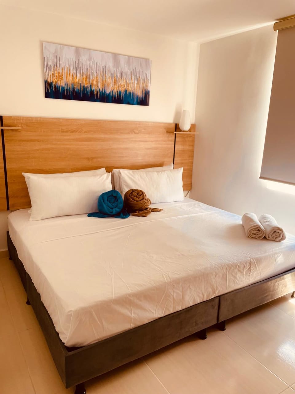 Bed, Bedroom, towels