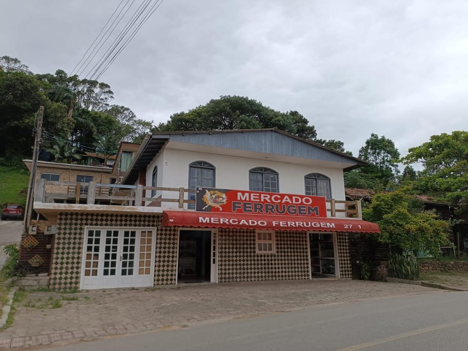 Casa grande na Praia da Ferrugem, ótima localização! House in Garopaba