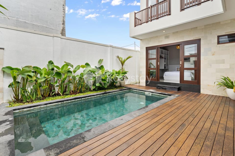 Property building, Swimming pool