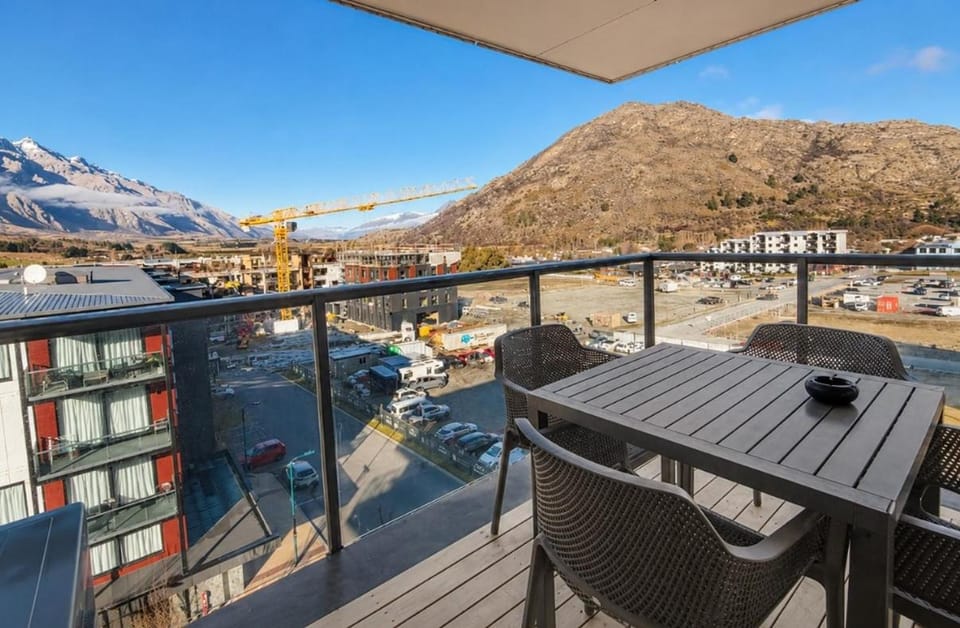 Stylish Top Floor 2 Bedroom Apartment Apartment in Queenstown