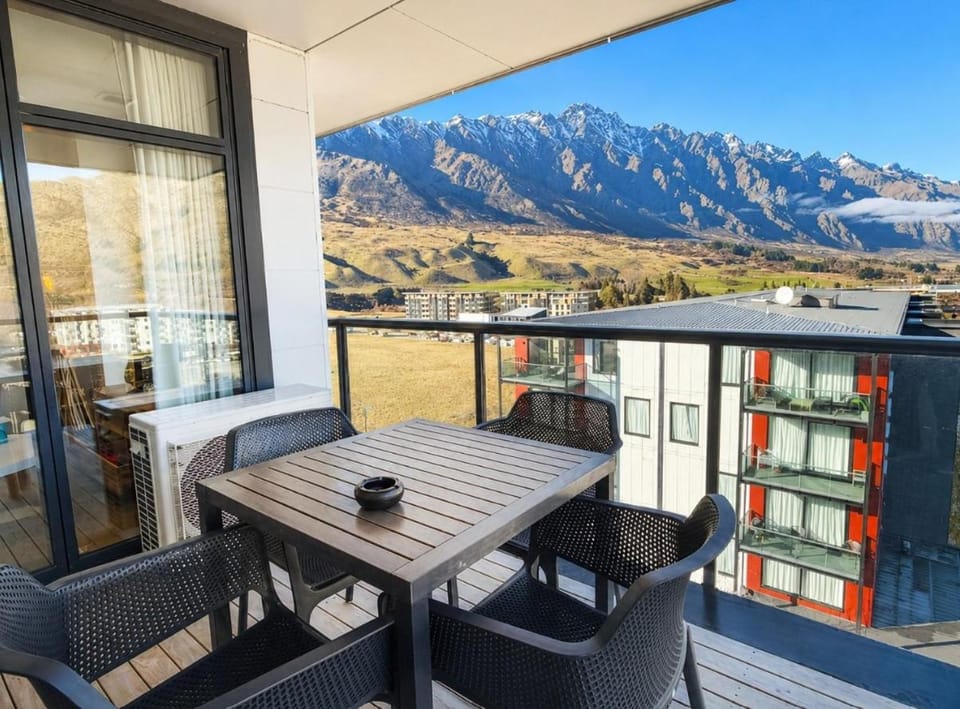 Stylish Top Floor 2 Bedroom Apartment Apartment in Queenstown