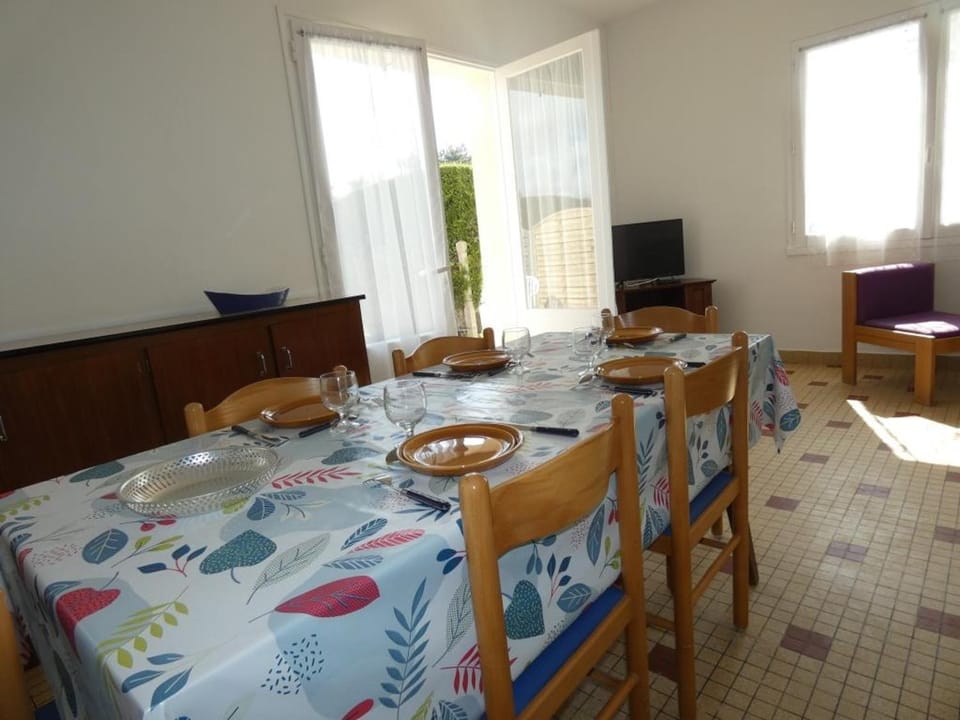 Notre-Dame-de-Monts - Appartement 5 pers avec terrasse - FR-1-540-298 Apartment in Notre-Dame-de-Monts