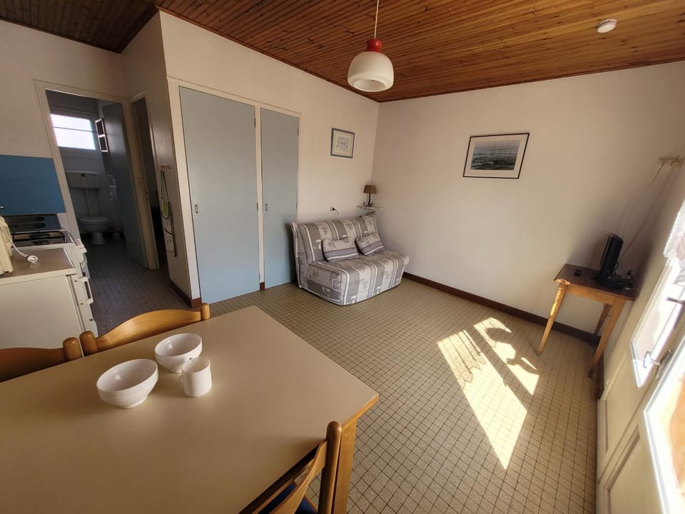 Maison mitoyenne 5 pers, animaux admis, à 10 min plage - FR-1-540-300 House in Notre-Dame-de-Monts