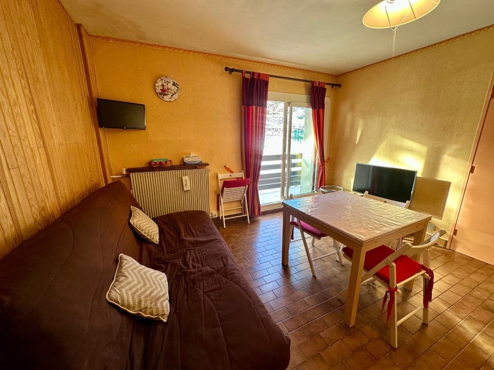 T2 fonctionnel Les Angles - 4 pers, Parking, Ski proche - FR-1-758-36 Apartment in Occitanie