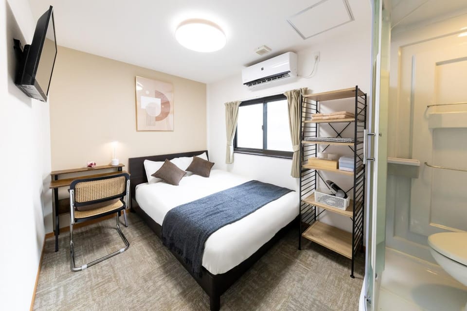 Photo of the whole room, Bedroom