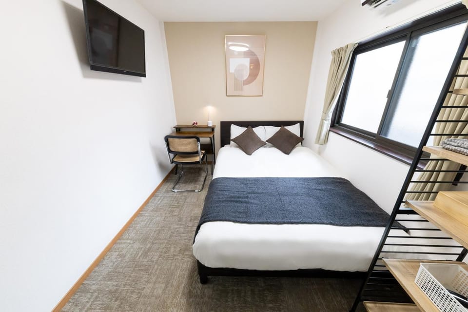 Photo of the whole room, Bedroom