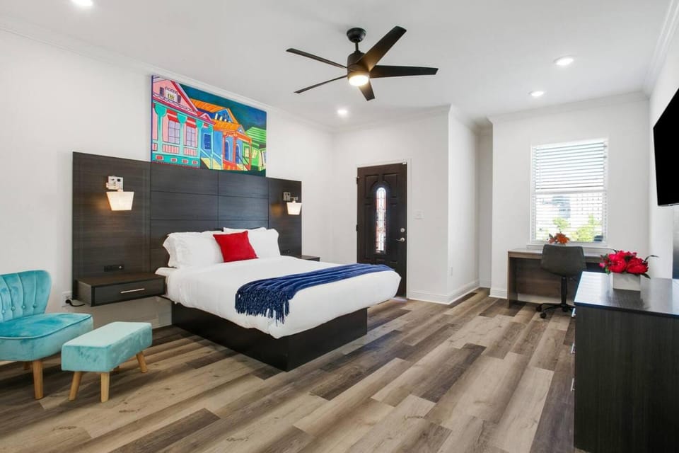 Spacious 5BR 5BA Home Free Parking Near Dome House in New Orleans