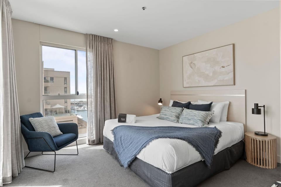 Belle Escapes - Ocean Views at the Bay Apartment in Adelaide