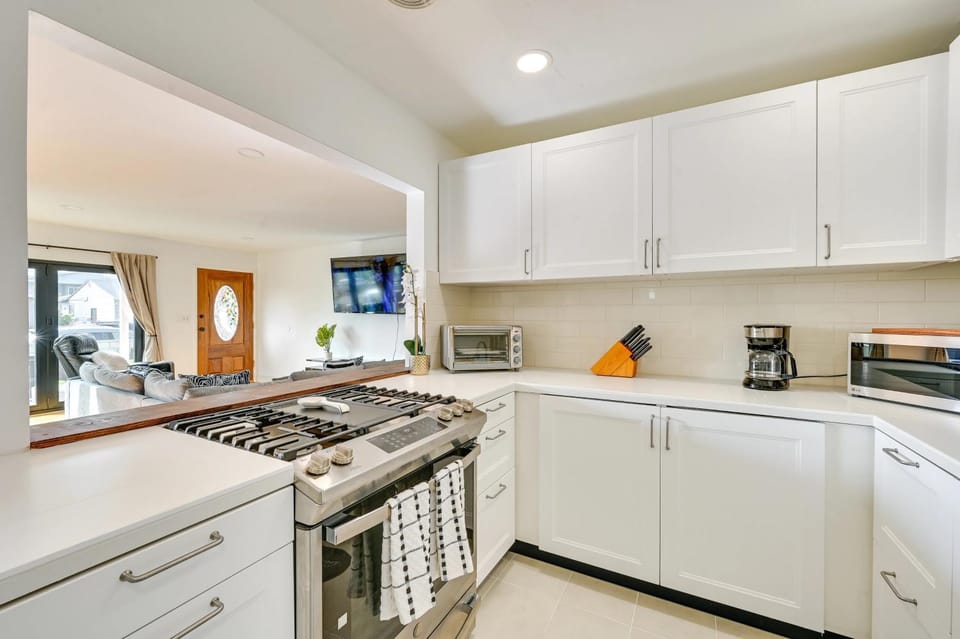 Kitchen or kitchenette, stove, toaster