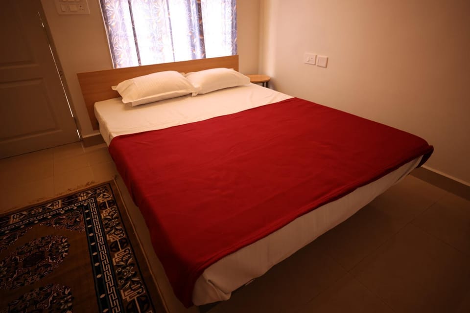Photo of the whole room, Bedroom