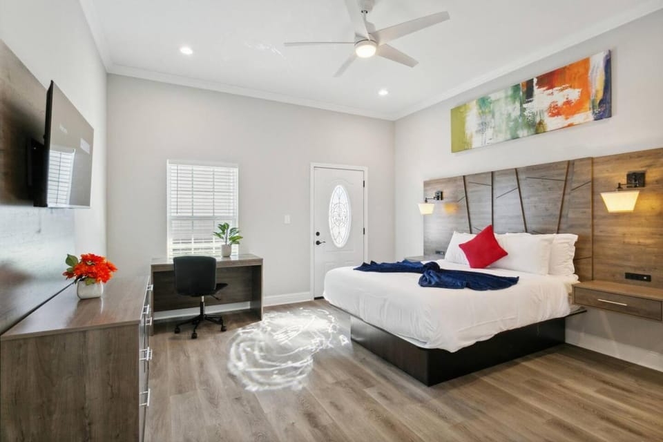 Cozy 5BR Home w Firepit Near Superdome House in New Orleans