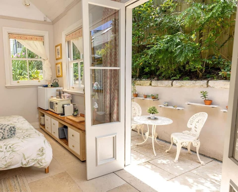 The Bath House cosy &luxe garden Cottage near CBD House in Sydney