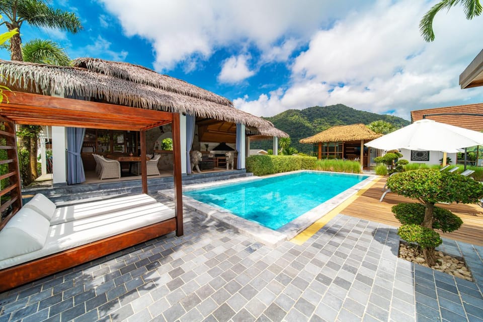 Swimming pool, sunbed