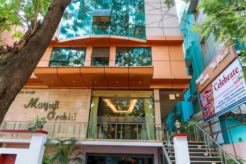Property building, Facade/entrance, Day
