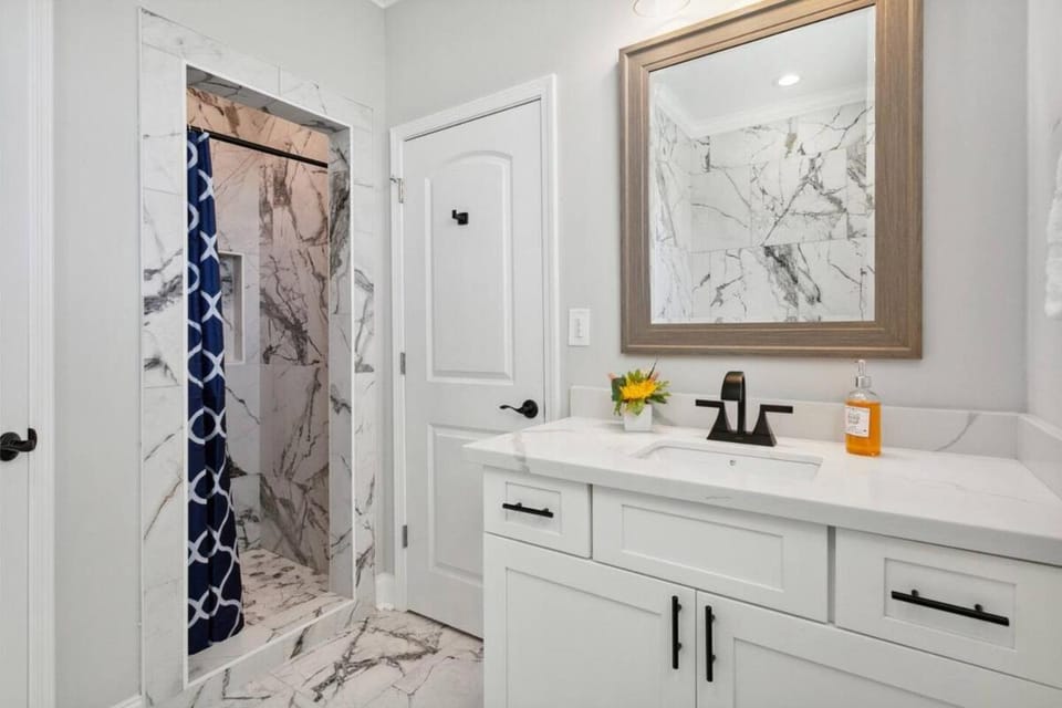 Brand New 5BR, Outdoor Seating, Parking House in New Orleans