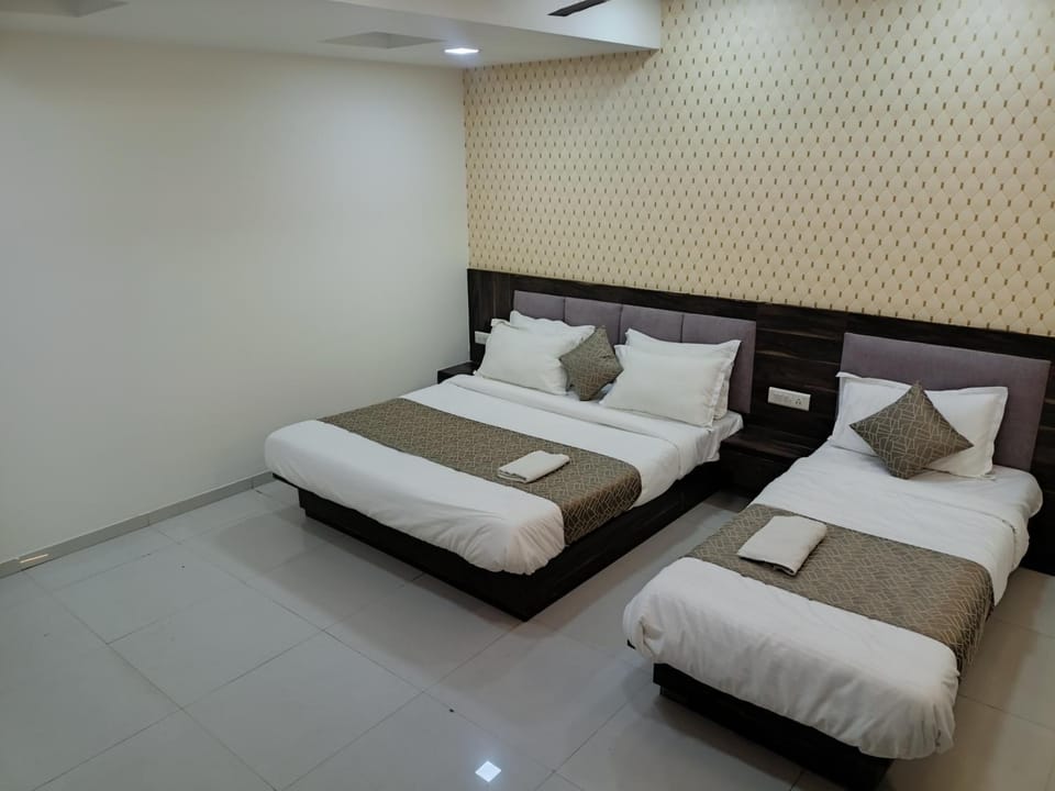 Bed, Photo of the whole room, Bedroom, towels, air conditioner