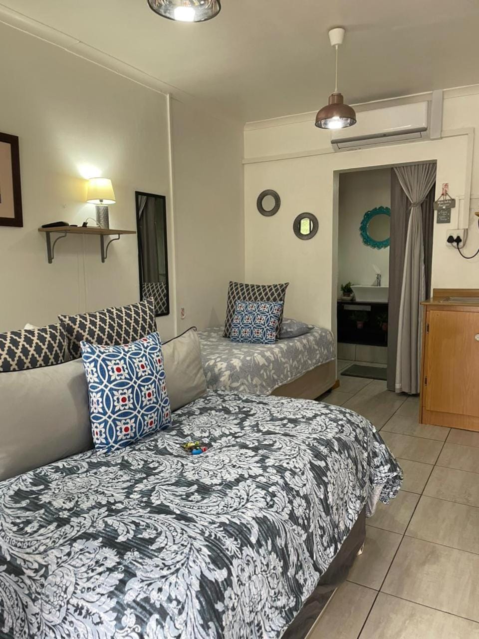 Kitchen or kitchenette, Family, air conditioner