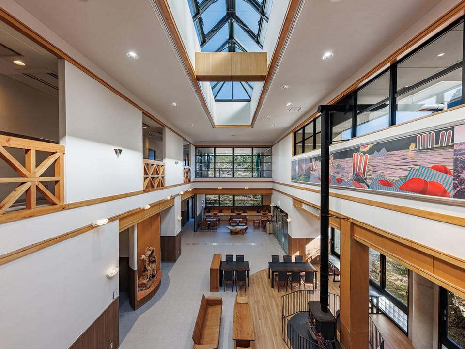 Restaurant/places to eat, Living room