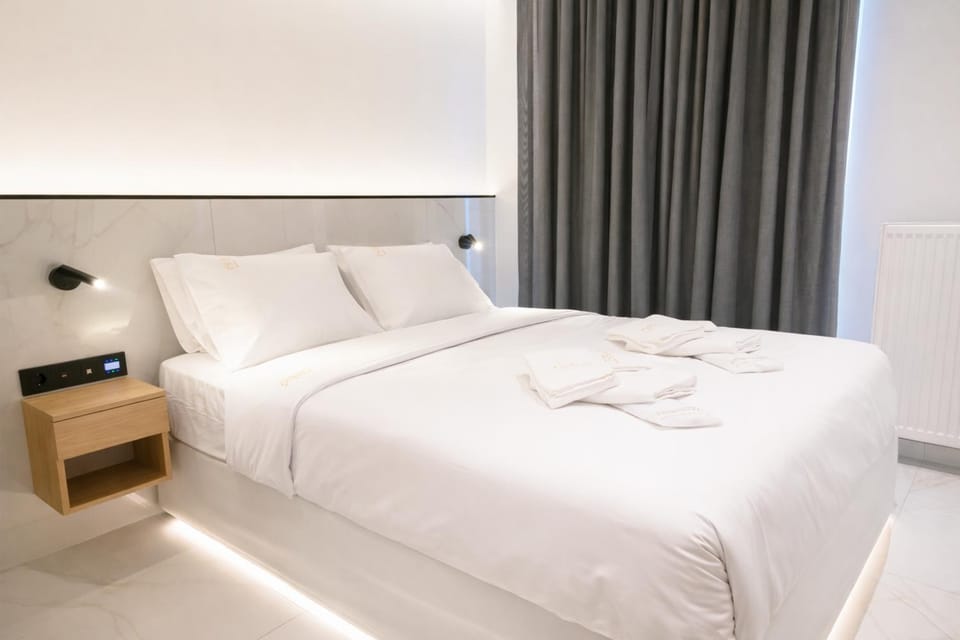 Bed, Photo of the whole room, Bedroom, towels