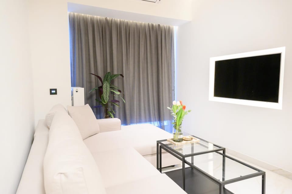 TV and multimedia, Living room, Seating area, Evening entertainment