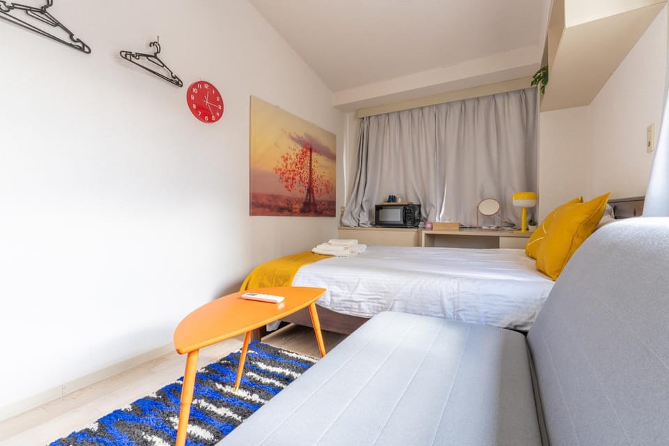 Bed, Seating area, Bedroom