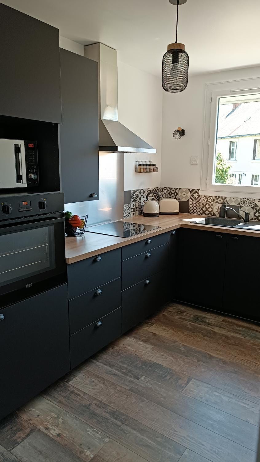 Coffee/tea facilities, stove, toaster