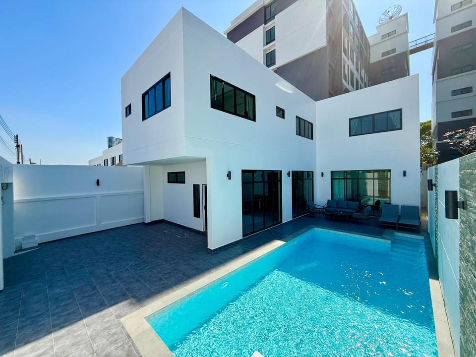 Property building, Swimming pool