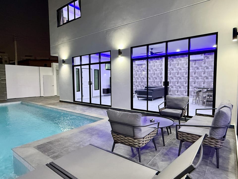 Dining area, Swimming pool