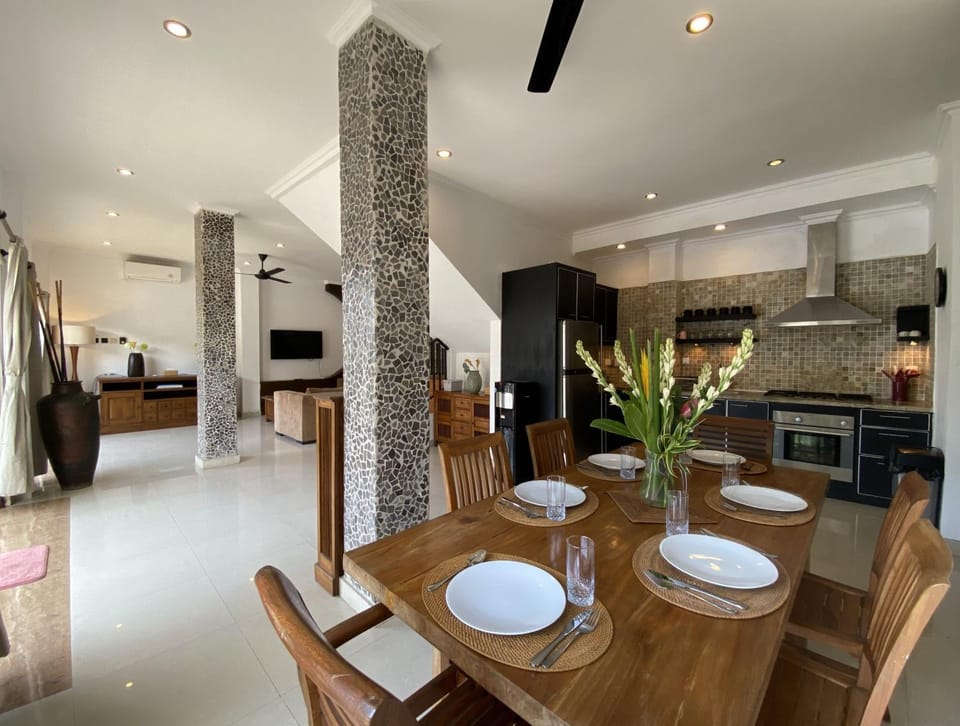 Kitchen or kitchenette, Living room, Seating area, Dining area, oven, pet friendly