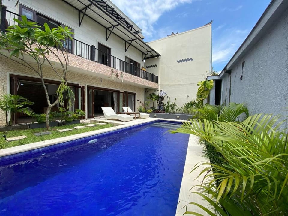 Property building, Day, Garden, Garden view, Pool view, Swimming pool, sunbed