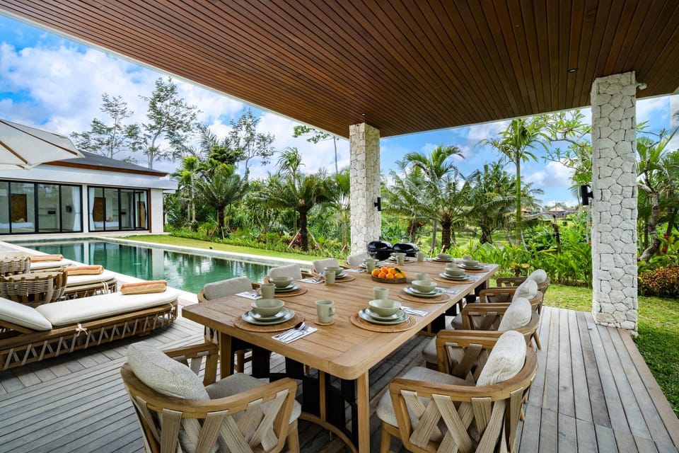 Property building, Garden, Seating area, Dining area, Garden view