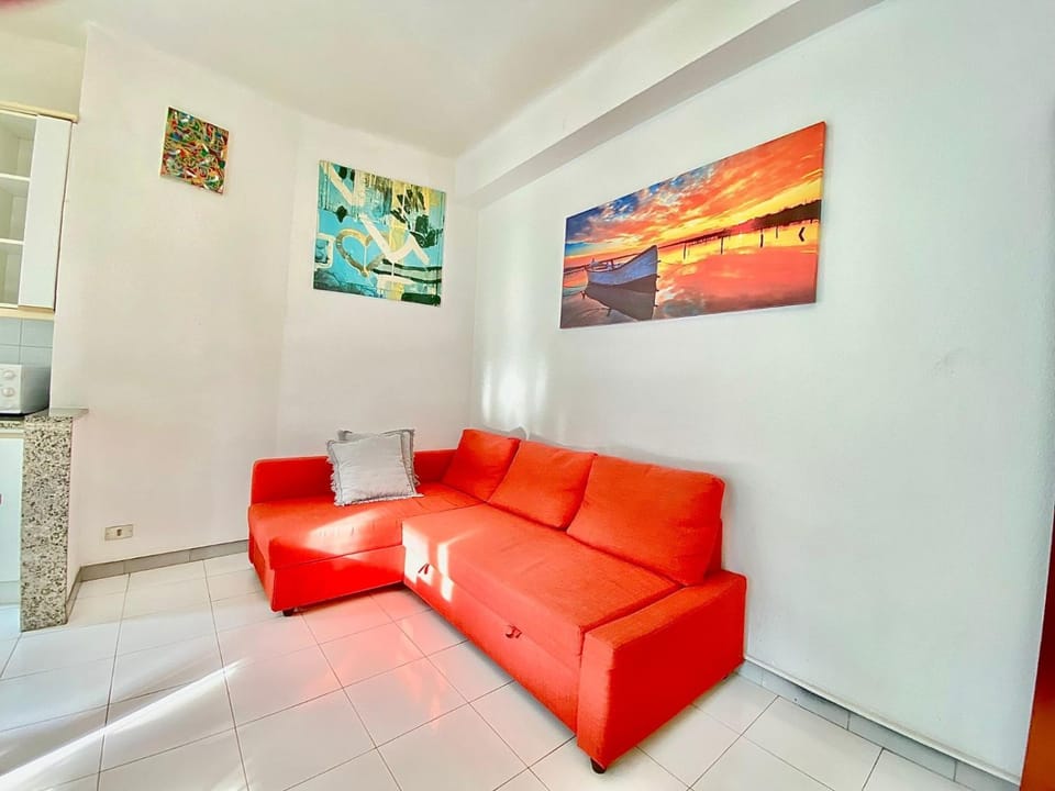 TV and multimedia, Kitchen or kitchenette, Living room, Seating area