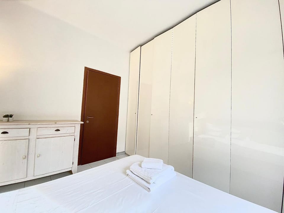 Bed, Photo of the whole room, Bedroom, towels, wardrobe