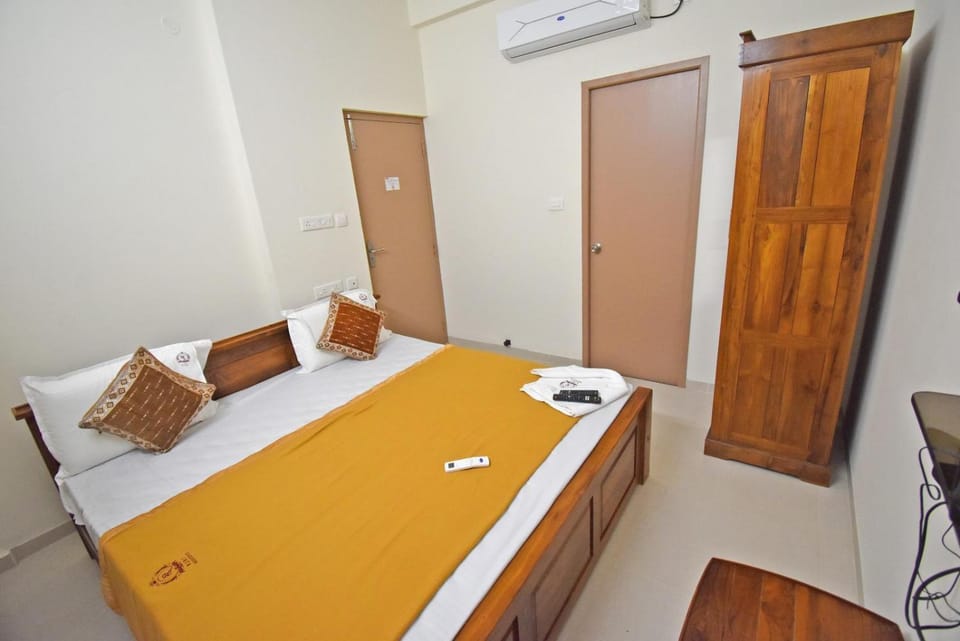TV and multimedia, wardrobe, air conditioner