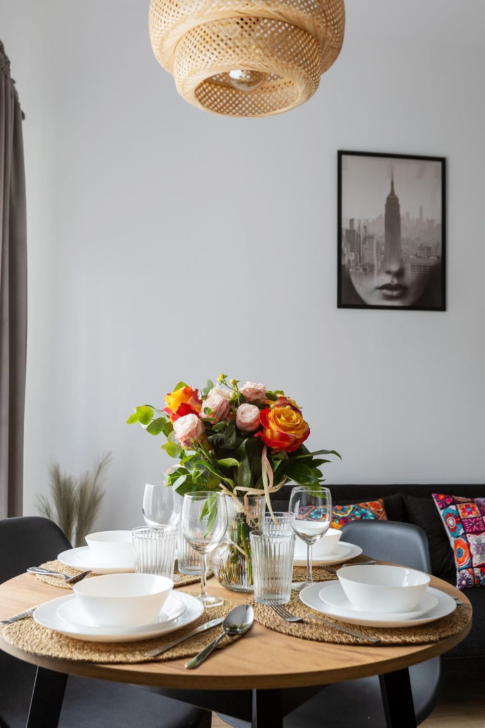 Living room, Food and drinks, Seating area, Dining area