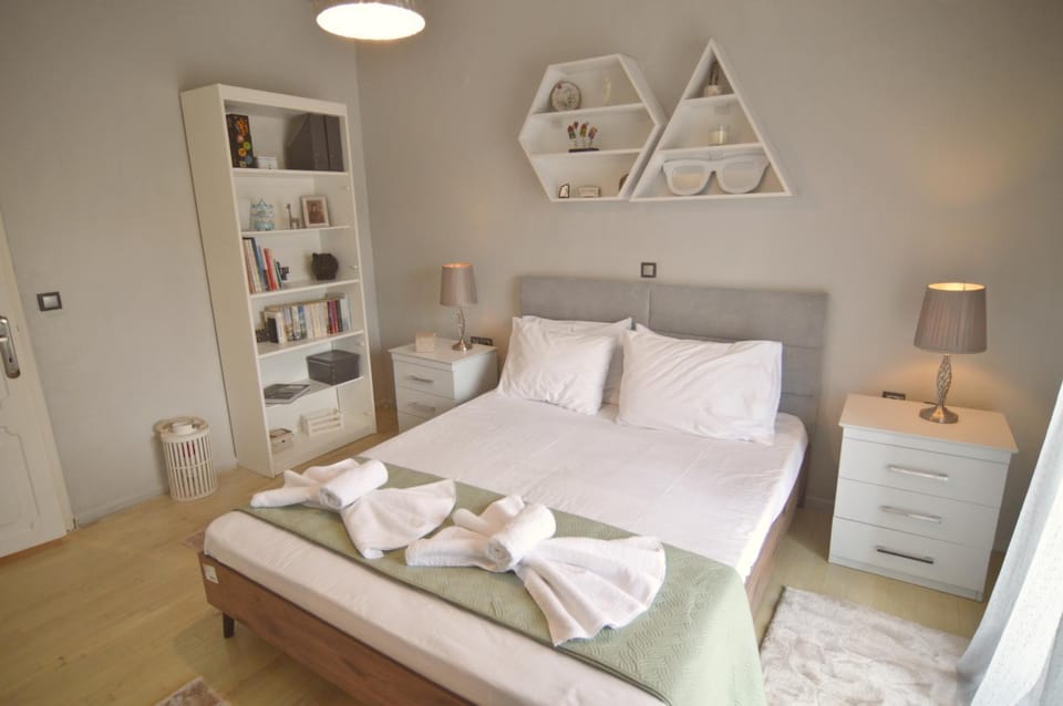 Bed, Photo of the whole room, Bedroom, towels, wardrobe