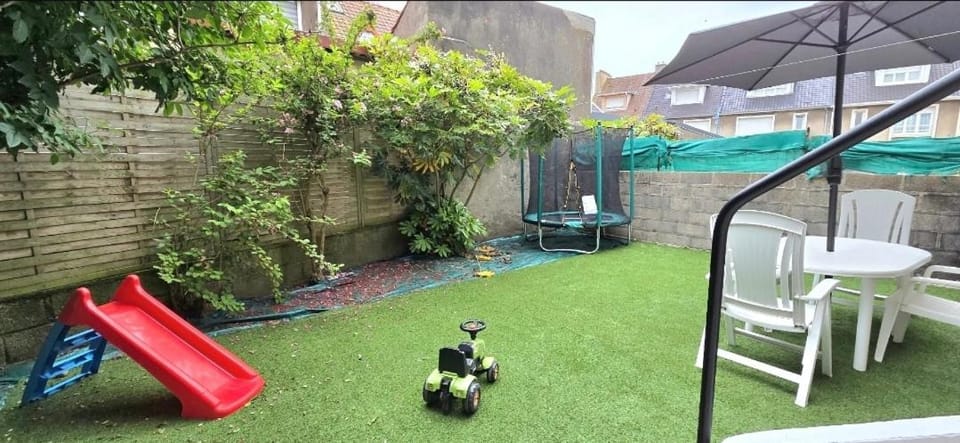 Patio, Spring, Day, Garden, Garden view, sunbed