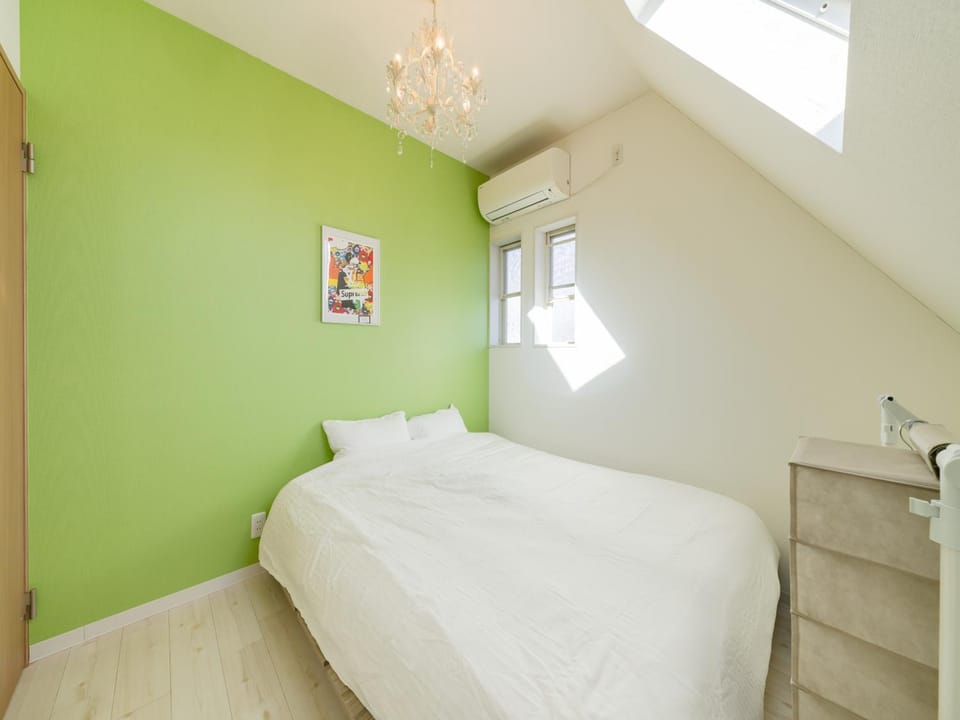 Bed, Photo of the whole room, Bedroom