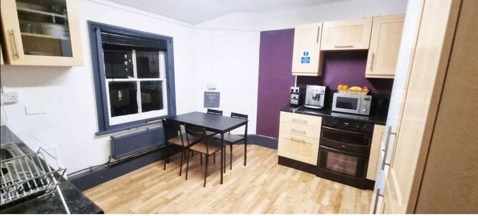 Triple Room in Vauxhall - 5 Bed and Breakfast in London