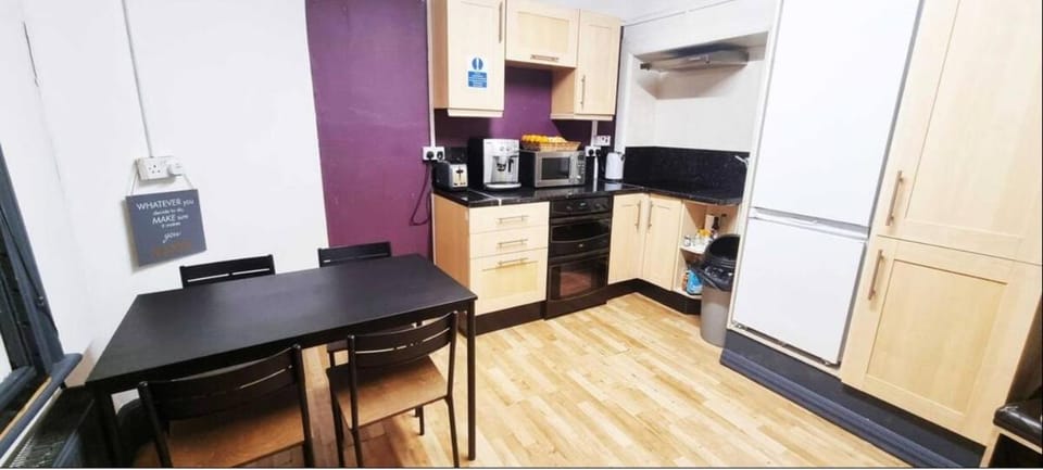 Triple Room in Vauxhall - 5 Bed and Breakfast in London
