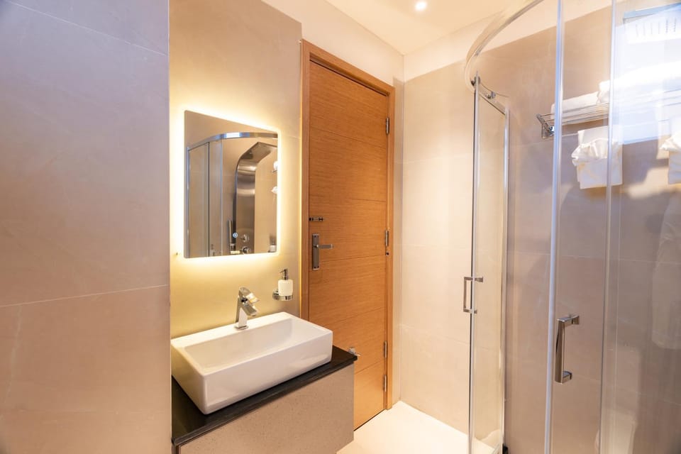 Shower, Bathroom, towels