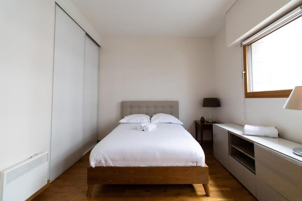 Bed, Photo of the whole room, Bedroom