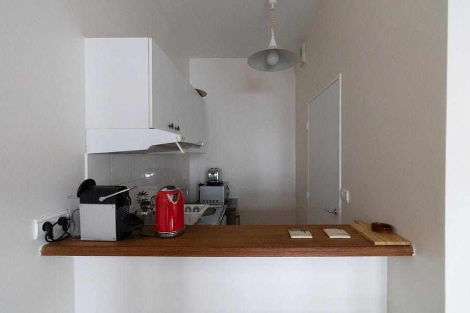 Coffee/tea facilities, Kitchen or kitchenette, stove, toaster