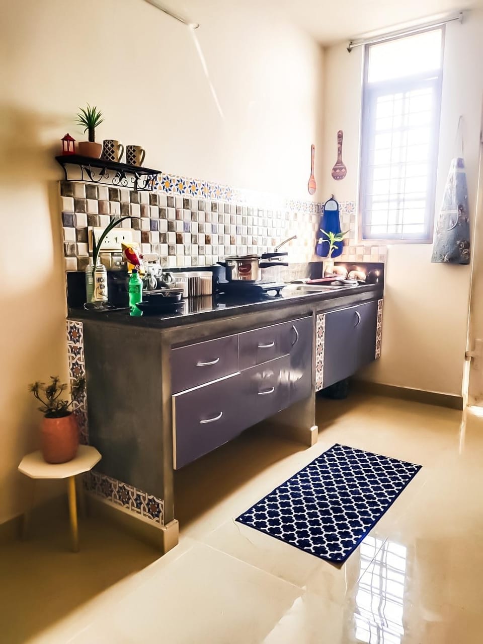 VERY Romantic Whitetown studio-Private Outdoor Dinning - Skytop House in Puducherry