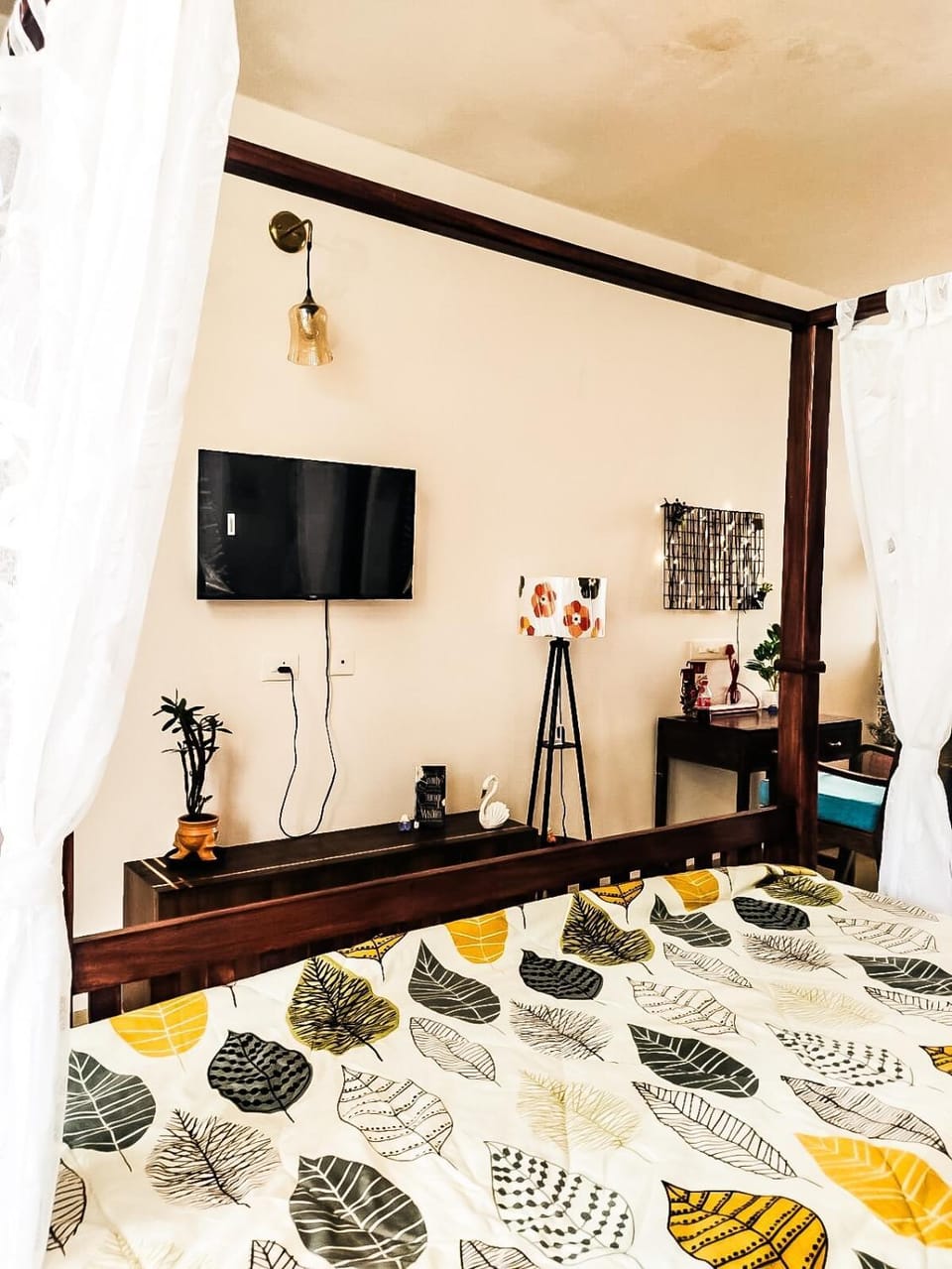 VERY Romantic Whitetown studio-Private Outdoor Dinning - Skytop House in Puducherry