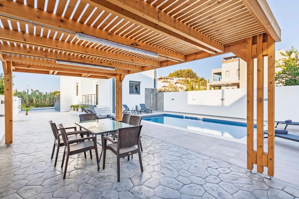 Swimming pool, sunbed