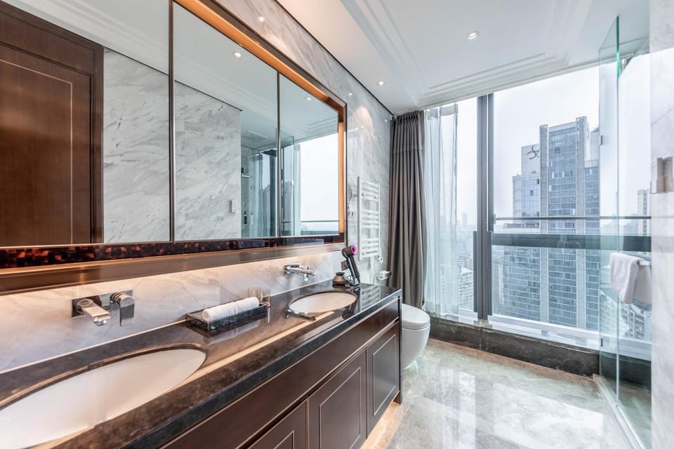 Roosevelt Service Apartment Chongqing Jiefangbei Pedestrian Street Hongyadong Branch Hotel in China
