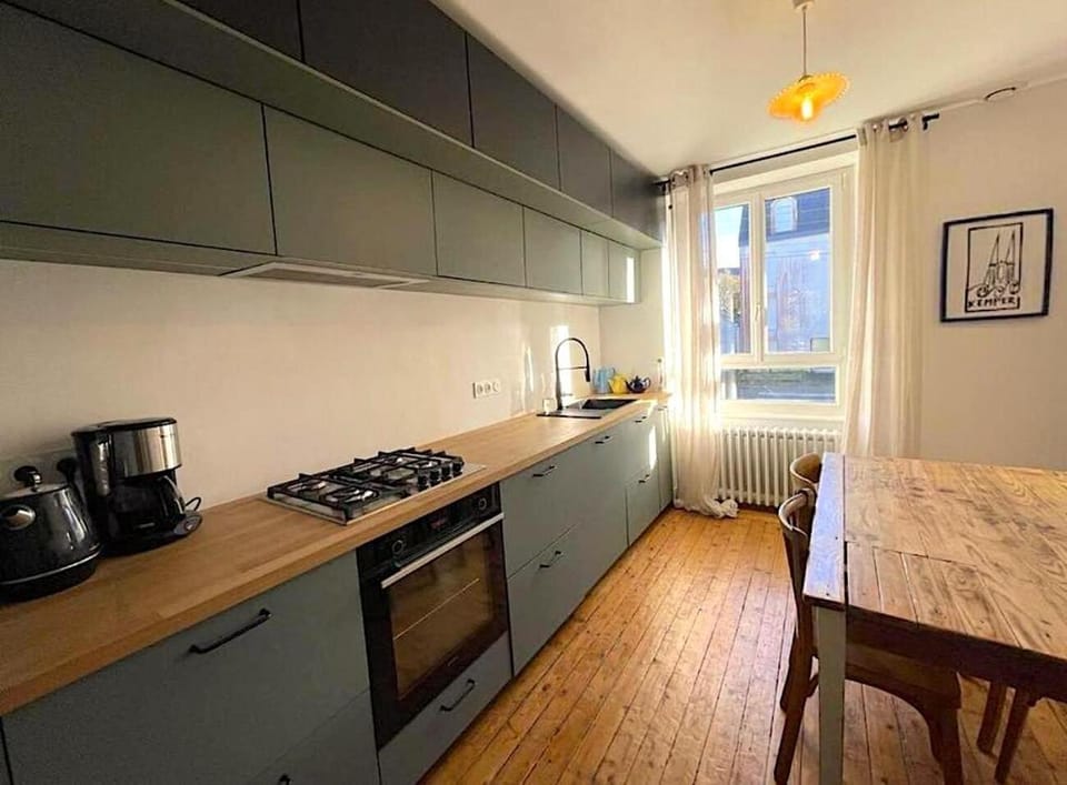 Coffee/tea facilities, Dining area, Meals, microwave, minibar, oven, stove, toaster, kitchen