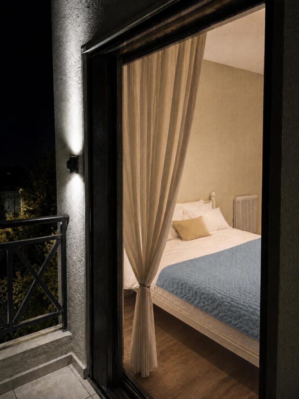 Bed, Balcony/Terrace, Bedroom, wardrobe