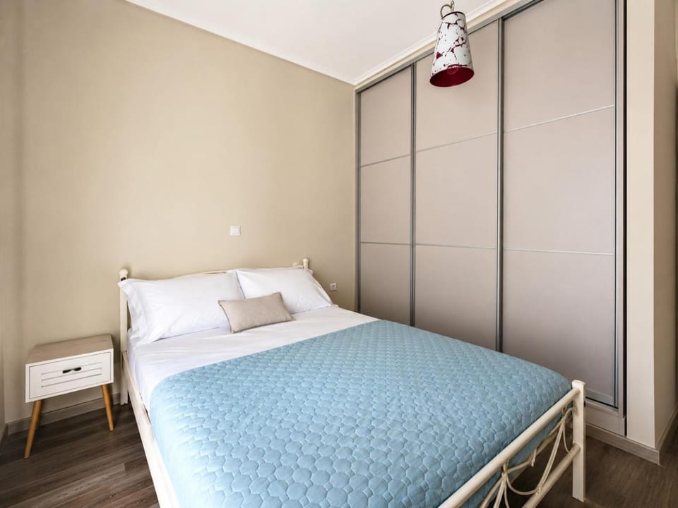 Bed, Bedroom, Mountain view, Mountain view, wardrobe